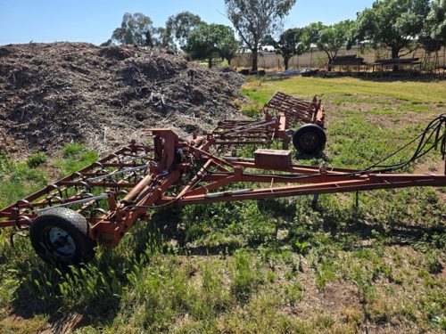 CULTIVATOR WITH 2 WINGS (2)