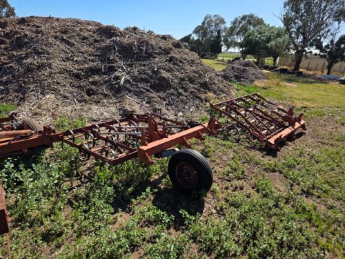 CULTIVATOR WITH 2 WINGS