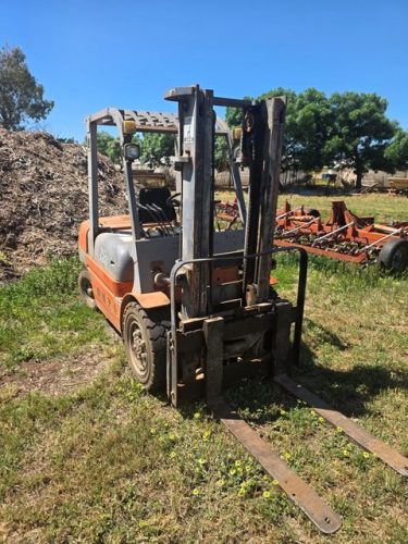 FORKLIFT (4)