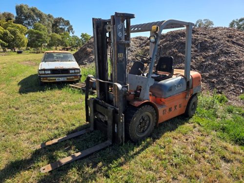 FORKLIFT