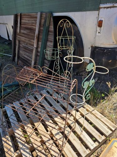 POT STANDS
